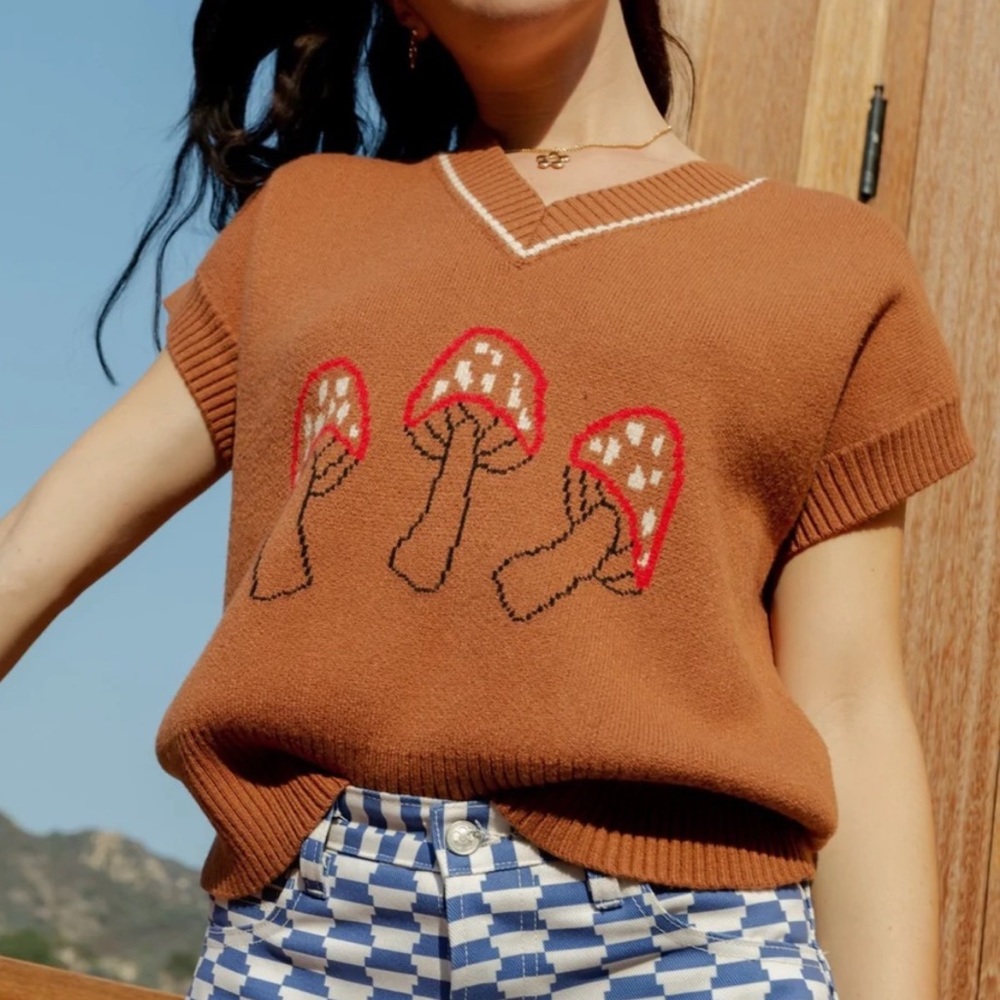 Lisa Says Gah Knit Mushroom Sweater Vest size M/L